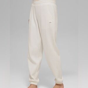 Alo Waffle Weekend Escape Jogger Sz Medium Ivory NWT